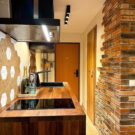 Redbrick Center Vi *